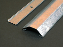 2600 Series Overfloor Raceway Base and Cover 2600 Series Overfloor Raceway Base and Cover