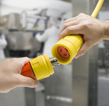 Turnlok® SteriGuard™ Antimicrobial Plug, 20A 3Ø480V, 3-Pole/4-Wire, IP65 NEMA 4X/6P, NEMA L15-20P, Yellow
