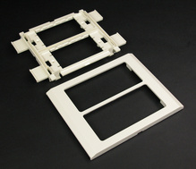 PLASTIC DEVICE MOUNTING PLATE-IVORY USE WITH 4000 SERIES STEEL RACEWAYS PLASTIC DEVICE MOUNTING PLATE-IVORY USE WITH 4000 SERIES STEEL RACEWAYS